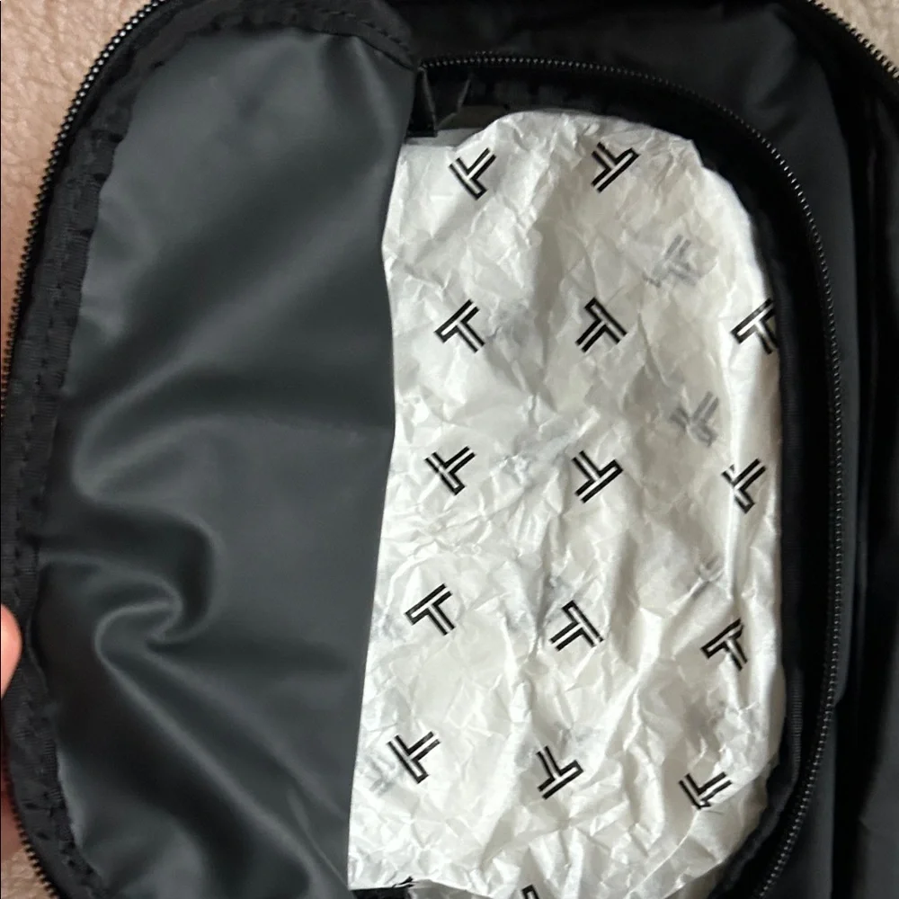 NWT Tumi Gray and Black Men's McGuire kit toiletry Bag